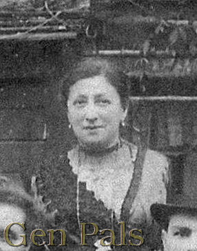 Unknown lady in London 1915